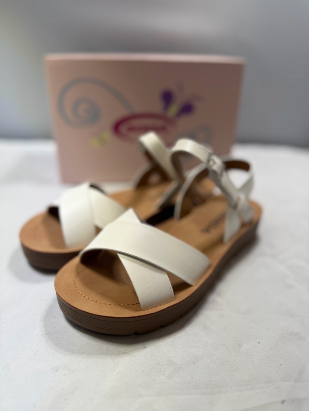 NIB Soda Kids White Chester Crisscross Ankle Strap Sandals Size 2